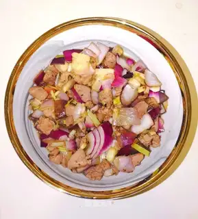 Onion fried meat