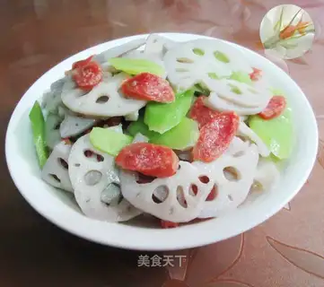 ♪ Scrambled with sausage ♪