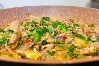 Sliding onion sauce