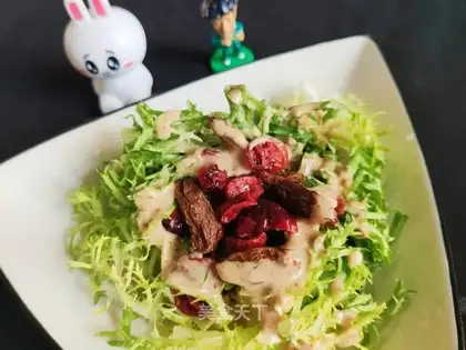 A chrysanthemum with salad