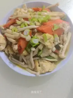 Seafood mushroom fried eggs