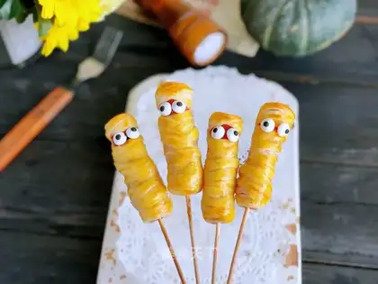 Halloween mummies