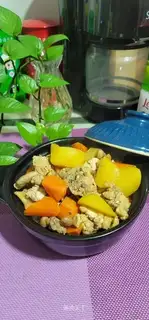 Old hen stews potato carrots