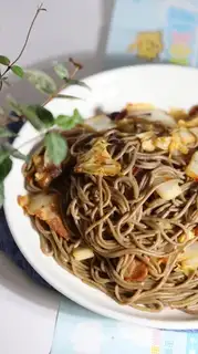Five bouquets of fried wheat noodles