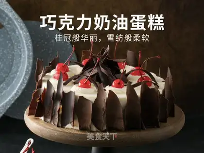 Chocolate cream cake, groovy crowns, soft snow rolls