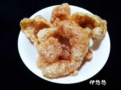 Fried pig skin