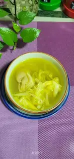 The yellow bouquet makes old hen soup
