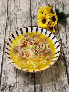Sour soup, fat cow, golden mushroom