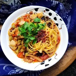 Sour spicy corn noodles