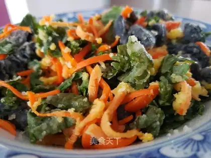 Steamed carrots and celery leaves and mollies