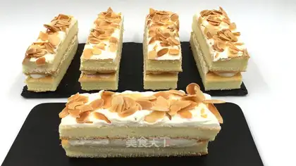 Almond cream cake