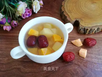 Red dates, sweet potatoes, apple soup