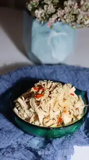 Spicy hands tore chicken silk