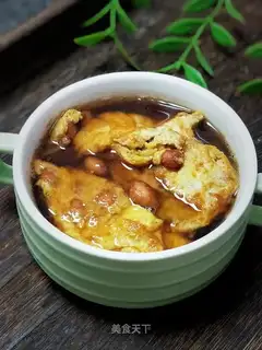 Boiled eggs with wine