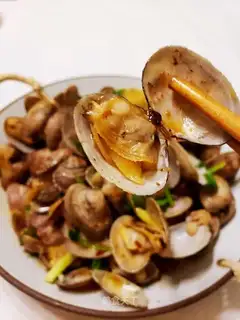 Scrambled clams