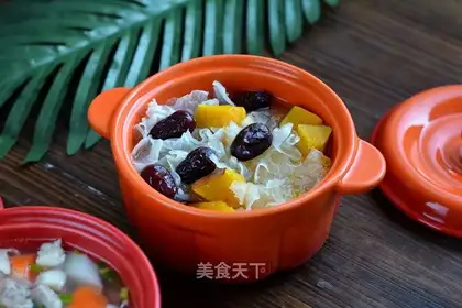 Pumpkin's silver-eared date soup
