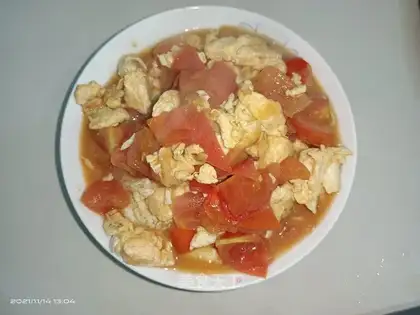 Tomato fried eggs