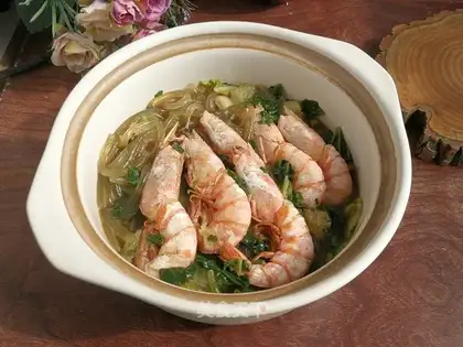 Red shrimp cabbage soup