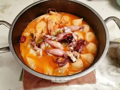 Seafood soup pan