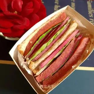 Carrot, garlic sandwich