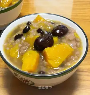 Red-tree pumpkin gravy