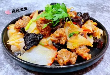 Cabbage carrots, meatballs