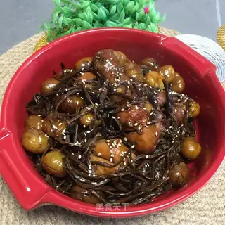 Tea, mushrooms, chicken legs