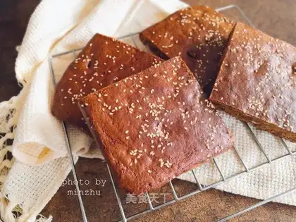 Red sugar date mud cake