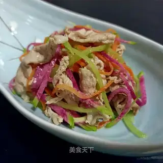 Three-coloured radish and fat pig rolls