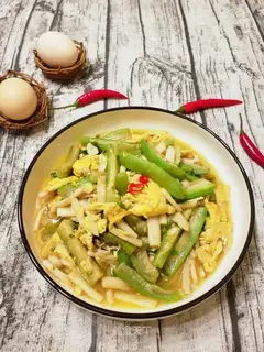 Seafood mushrooms and smelt eggs
