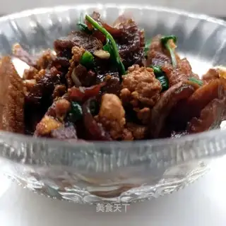 The meatloaf and raisins