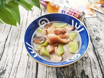 ♪ ♪ ♪ Tonic hoove soup ♪