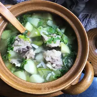 A lamb stew of fruit radish