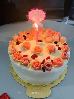 A bean cream birthday cake