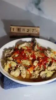 Chicken steamed with ginger peppers