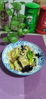 Black-mucked onions
