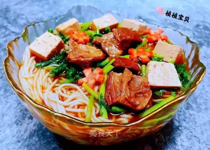 Tofu-based beef noodles