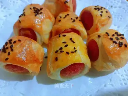 Hand-to-hand wiener roll
