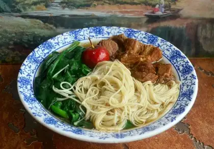 Red beef noodles