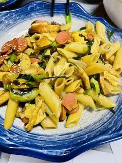 Egg sausage fried pasta