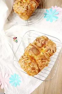 And the fragrance of onion toast