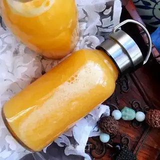 Fresh orange juice