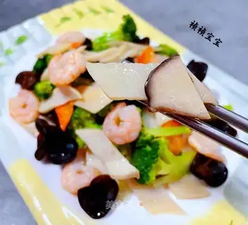Orchid almonds, mushrooms, lumber shrimp