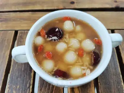 Wine and wine, red-tree soup