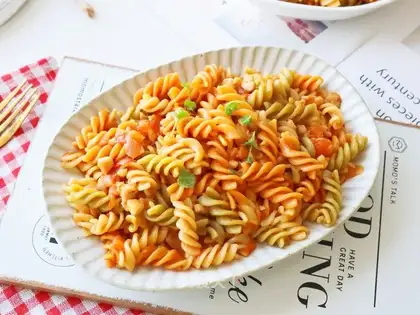 Chicken sauce corset pasta