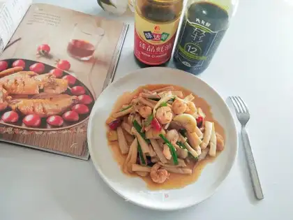 Pistol-cracked shrimp