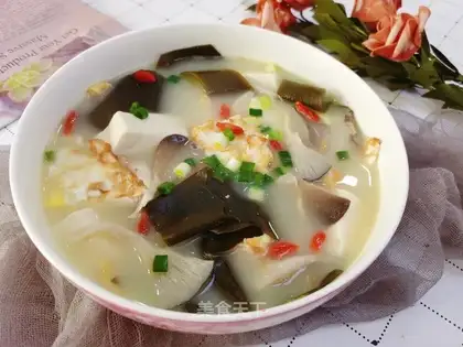 Tofu seaweed soup