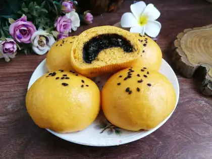 Pumpkin butter buns