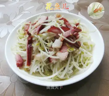 Soy sauce, green bean sprouts