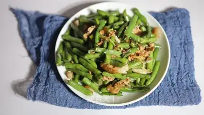 Five flowers and four beans